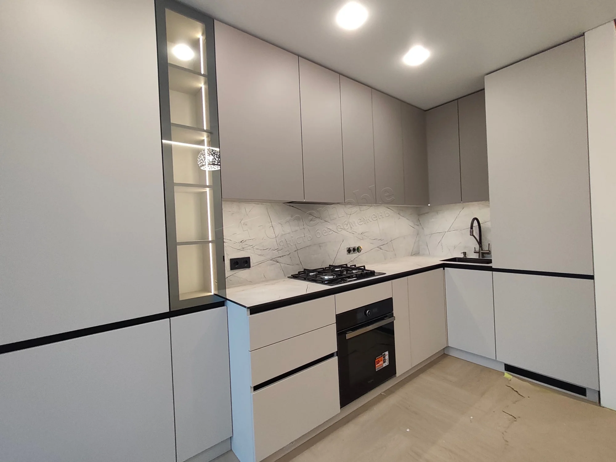 Кухня 599 зі сірими фасадами та пеналами, Акрилові кухні, фото 3